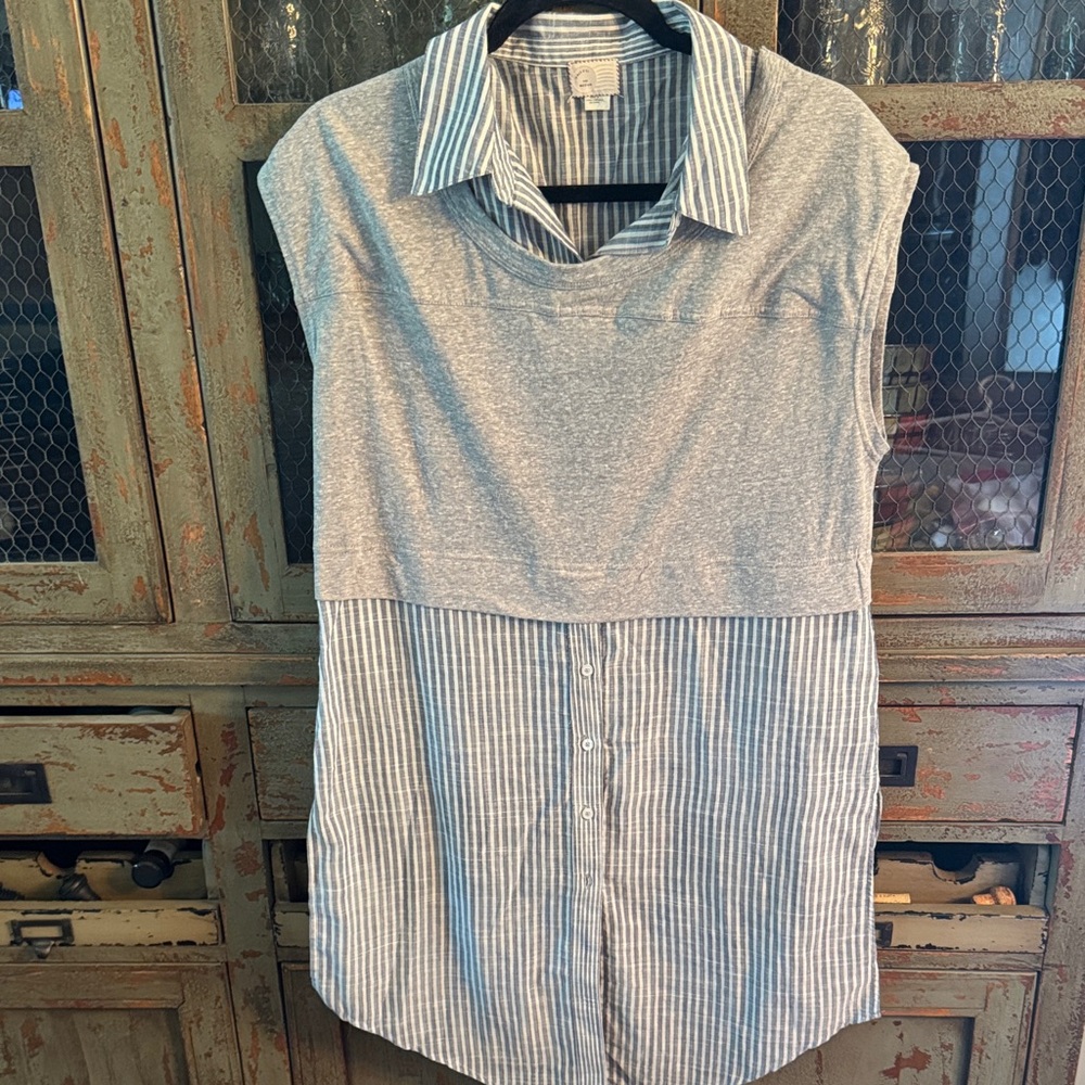 Anthropologie Sleeveless Gray and White Button-Down Shirt